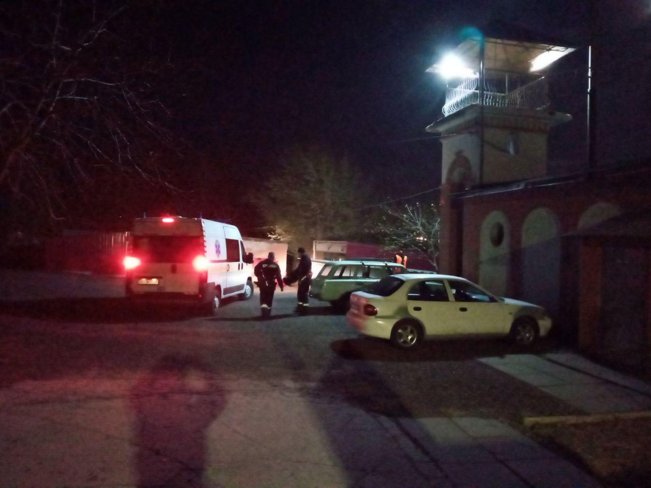 Мужчин доставили в 9-ю горбольницу. Фото: ГСЧС