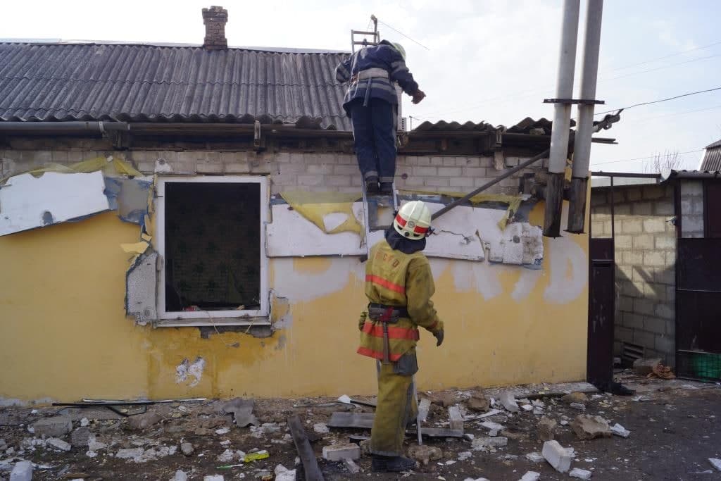 В одном из частных домов взорвалась газовая духовка из-за чего пострадали двое людей. Фото: ГСЧС