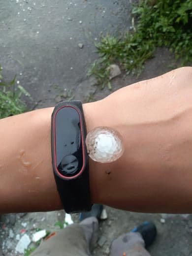 В Запорожье выпал крупный град. Фото: ХГЗ