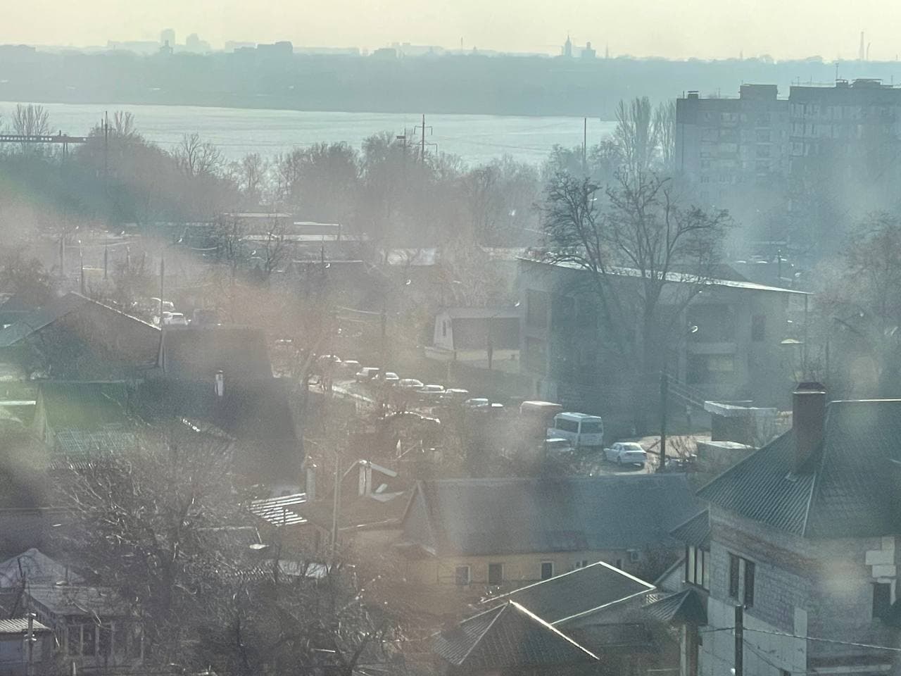 На Бородинском автомобили стоят до "Сильпо".