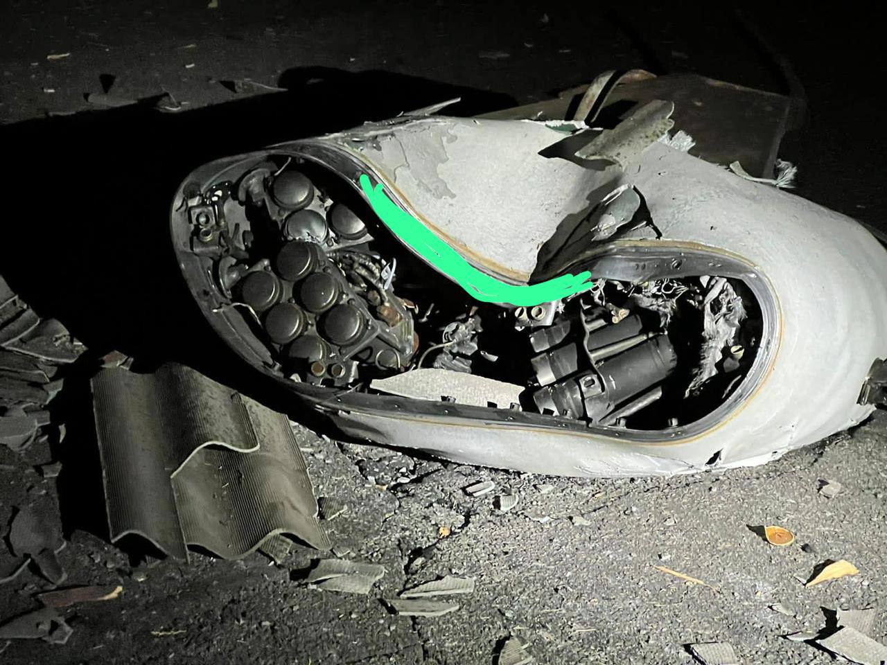 Ракета містила 54-ма касетних снарядів, які не розірвалися, але можуть розірватися в будь-якої миті.