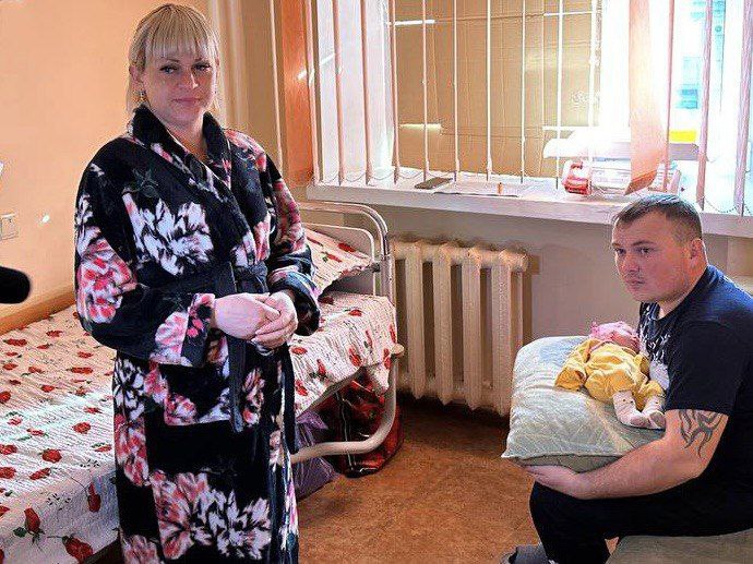 В Запорожье первой в новом году родилась девочка Полина. || Фото: t.me/kurtievofficial