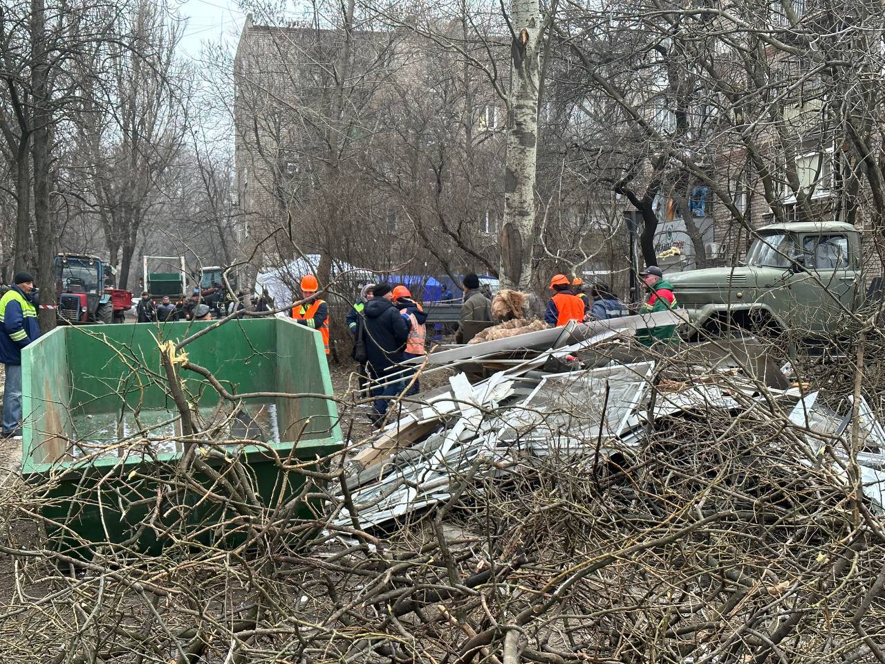 В результате ракетного удара по Запорожью повреждено 15 многоэтажек.