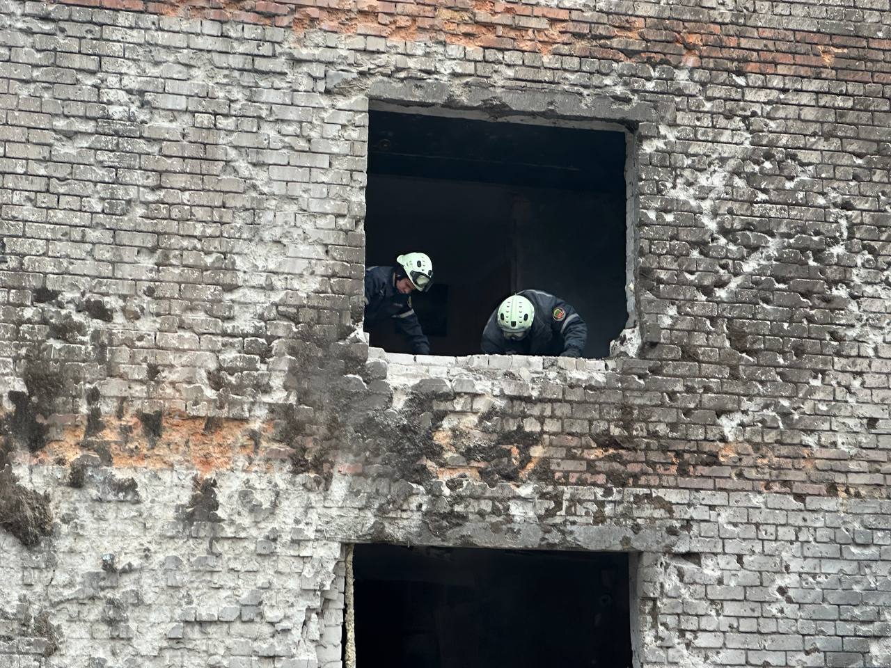 В результате ракетного удара по Запорожью повреждено 15 многоэтажек.