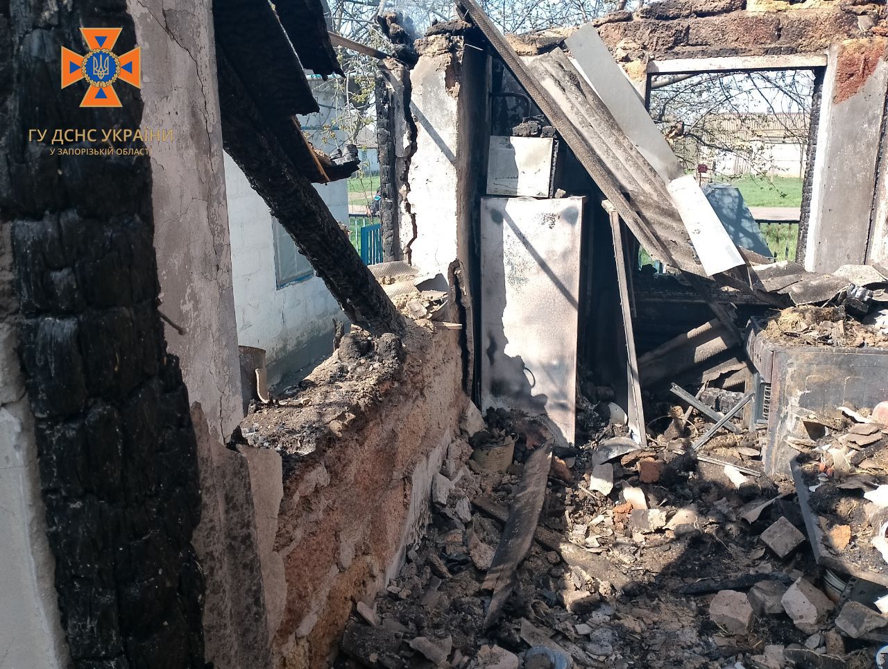 В Запорожском районе произошел пожар в жилом доме: погибли три человека. || Фото: t.me/gu_dsns_zp