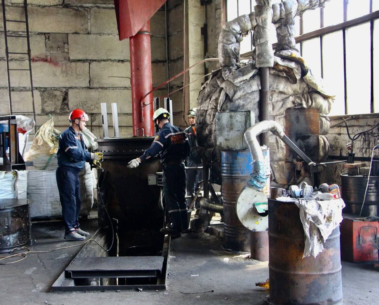 В Запоріжжі з промислового майданчика демонтували піч, яка забруднювала повітря.