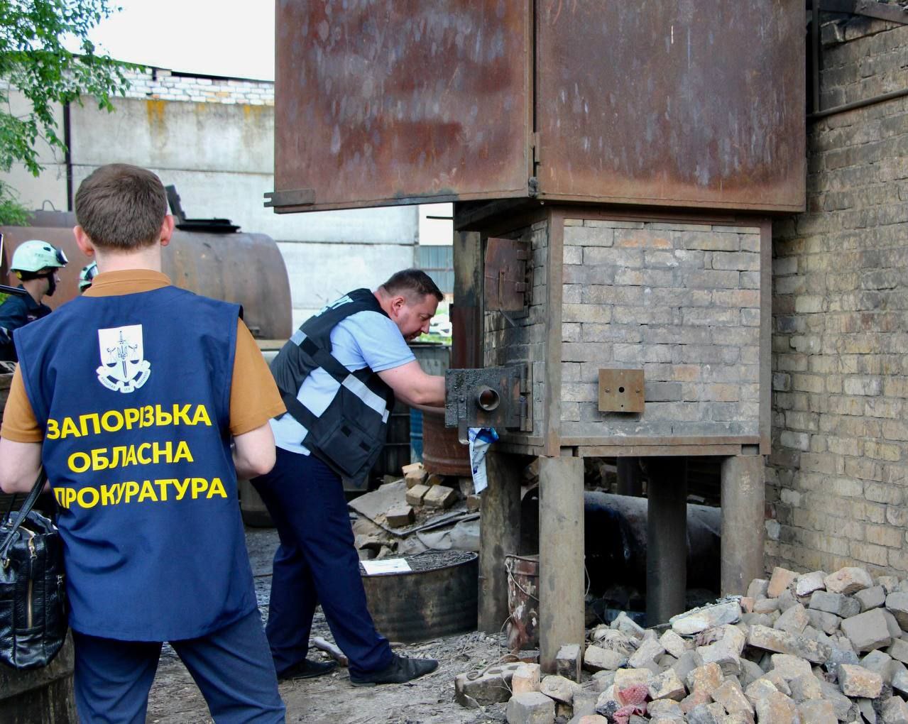 В Запоріжжі з промислового майданчика демонтували піч, яка забруднювала повітря.