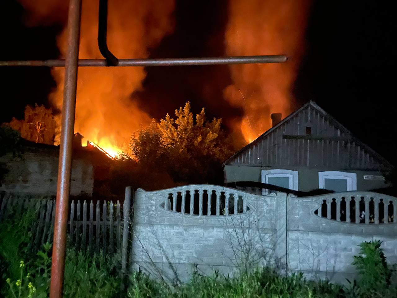 Ворог завдав 69 ударів по Запорізькій області: в Оріхові виникла масштабна пожежа. || Фото: t.me/zoda_gov_ua