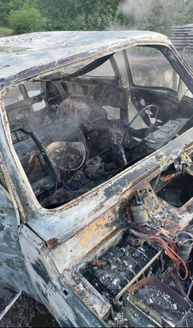 Приїхали в кафе відпочивати: біля окупованого Мелітополя підірвали авто з колаборантами.