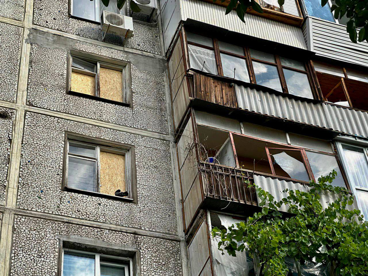 Повреждены 16 многоэтажек: в Запорожье ликвидируют последствия ракетного удара.