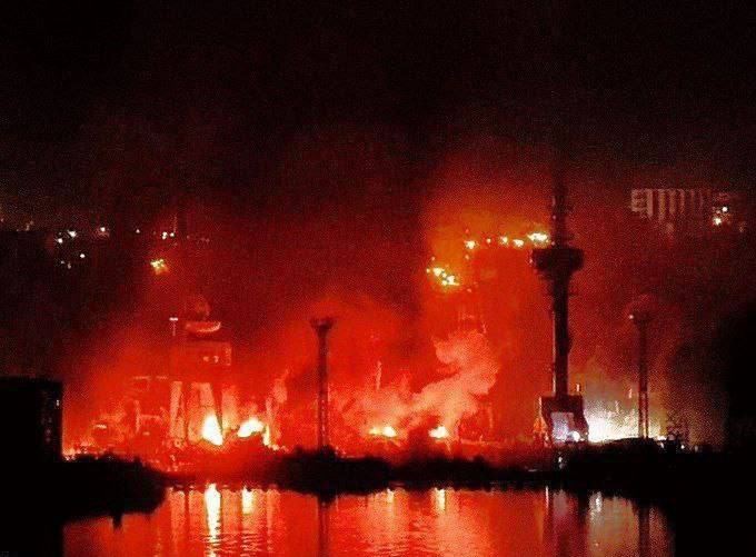 У ГУР підтвердили пошкодження десантного корабля і підводного човна РФ в Севастополі.