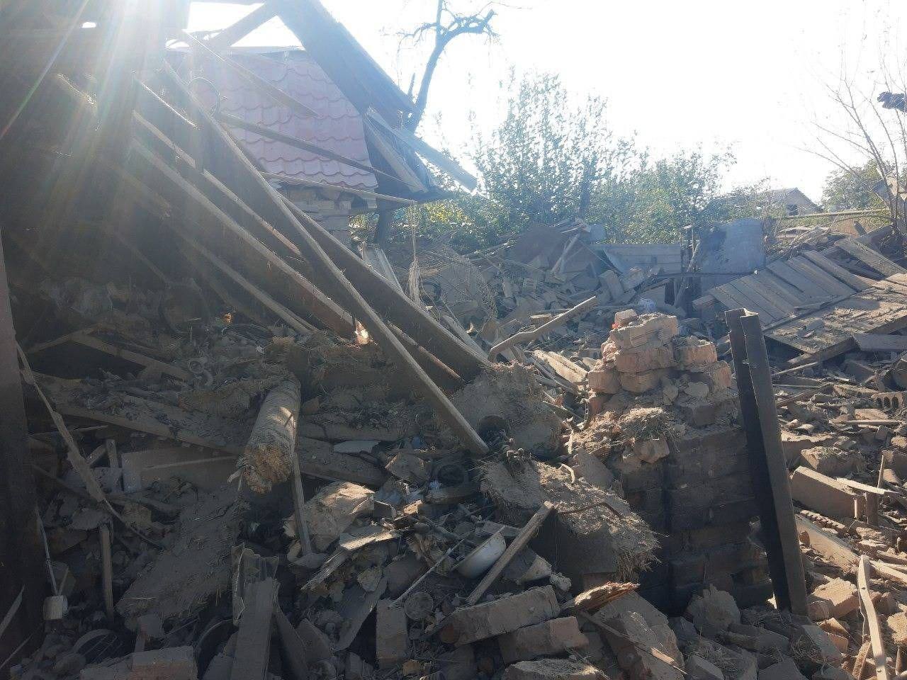 За добу Росія обстріляла 27 населених пунктів Запорізької області, загинула жінка.