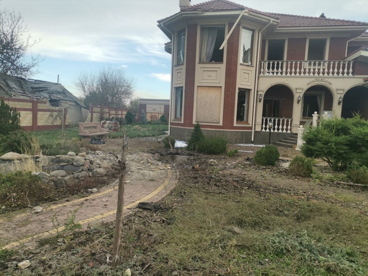 За сутки РФ нанесла 180 ударов по Запорожской области, пострадали два человека.