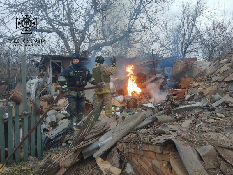 В Запорожье спасатели ликвидировали возгорание зданий в результате атаки Shahed. || Фото: t.me/gu_dsns_zp