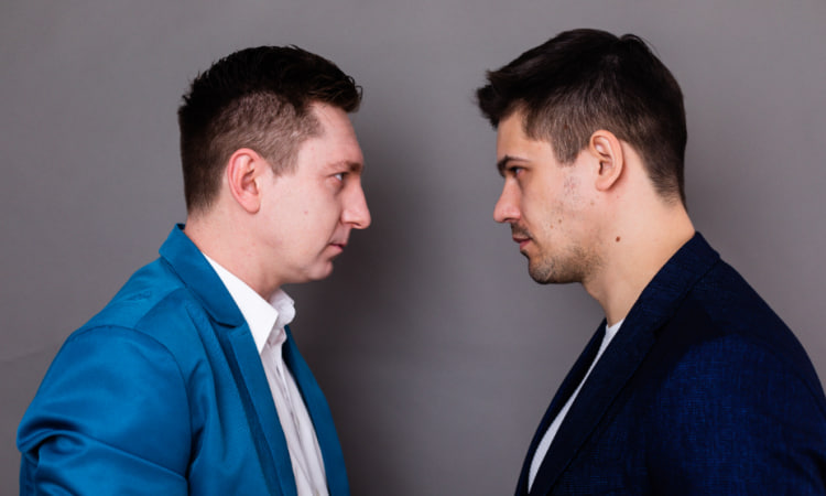 Інтимна комедія "Обережно, колишні".