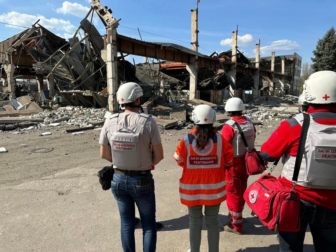 В полиции показали первые минуты после ракетного удара по предприятию в Запорожье. || Фото: facebook.com/obrzpkk