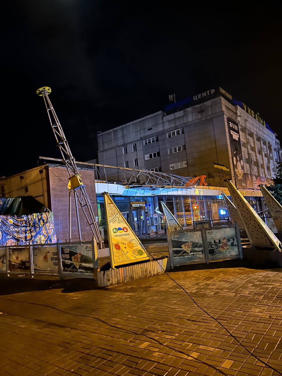Упавшие деревья и разрушенные электросети: в Запорожье устраняют последствия непогоды. || Фото: zp.vgorode.ua/Алина Деревянко
