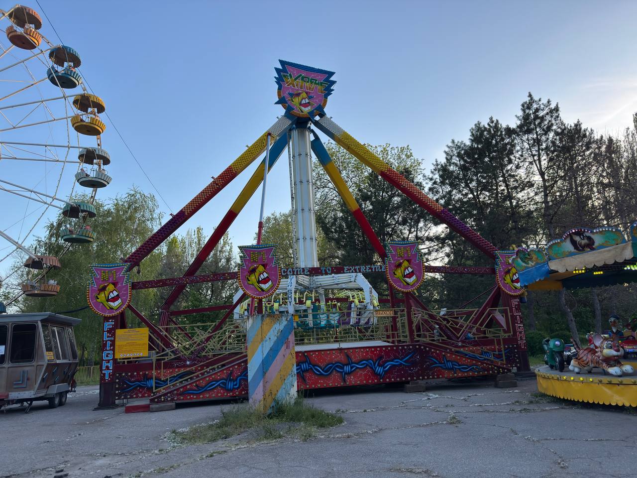 График и цены: в Дубовом Гае заработали аттракционы фото