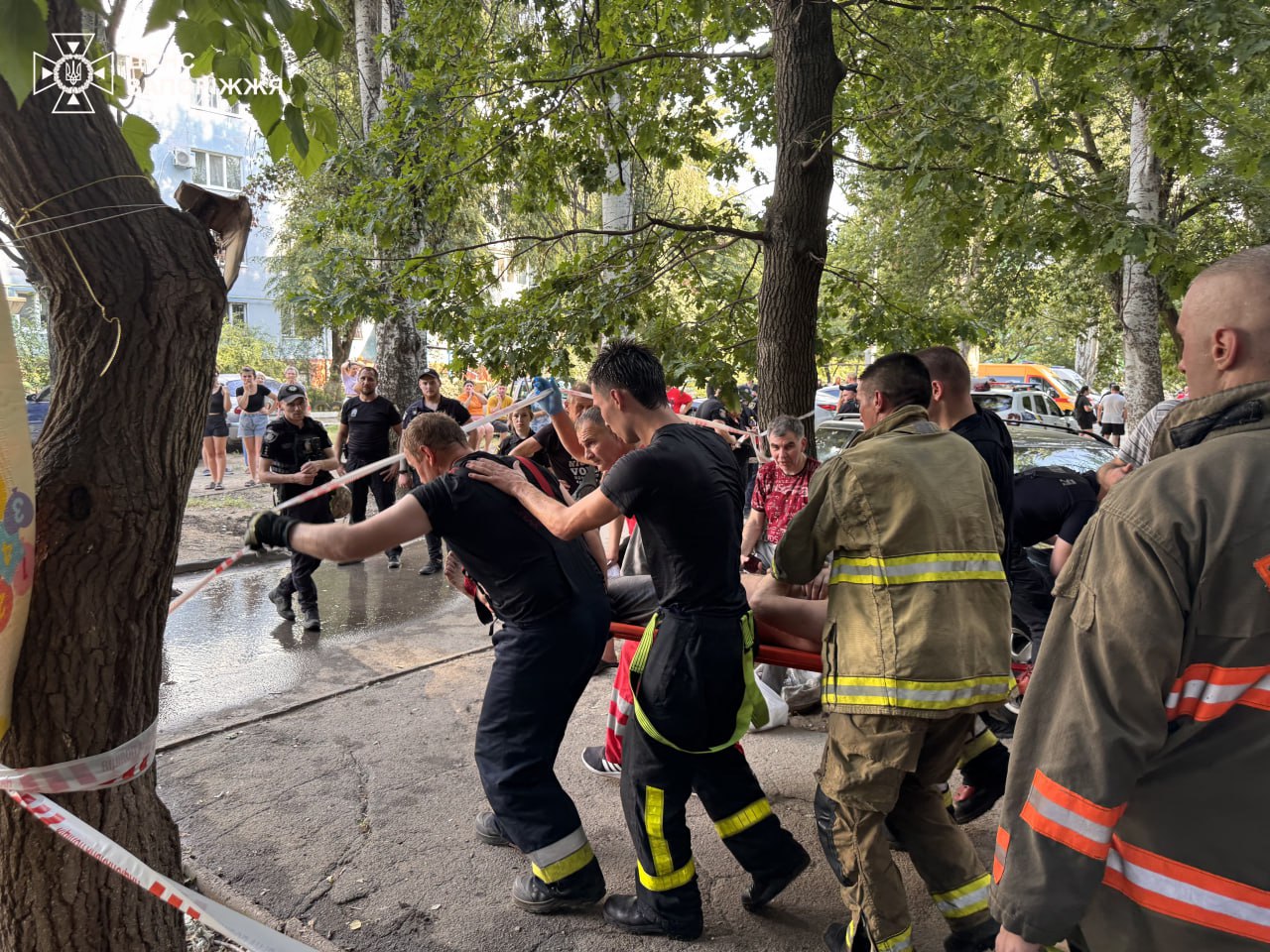 Большой пожар в Запорожье на Осипенковском: пострадали люди.