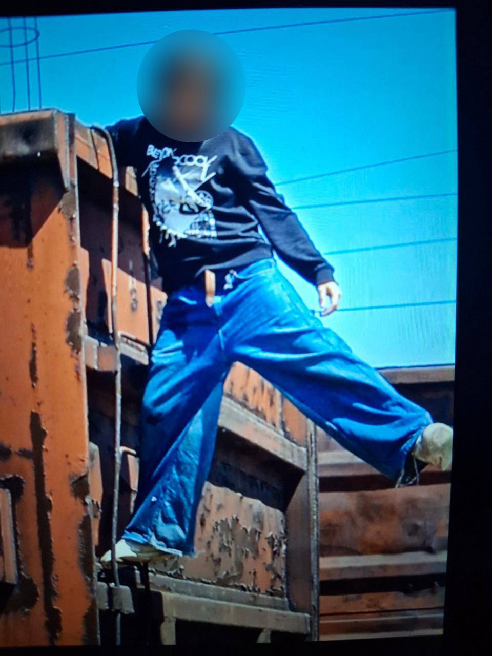 Ризикували життям заради "лайків": у Запоріжжі підлітків зняли з даху вагона. Фото: t.me/UkrzalInfo