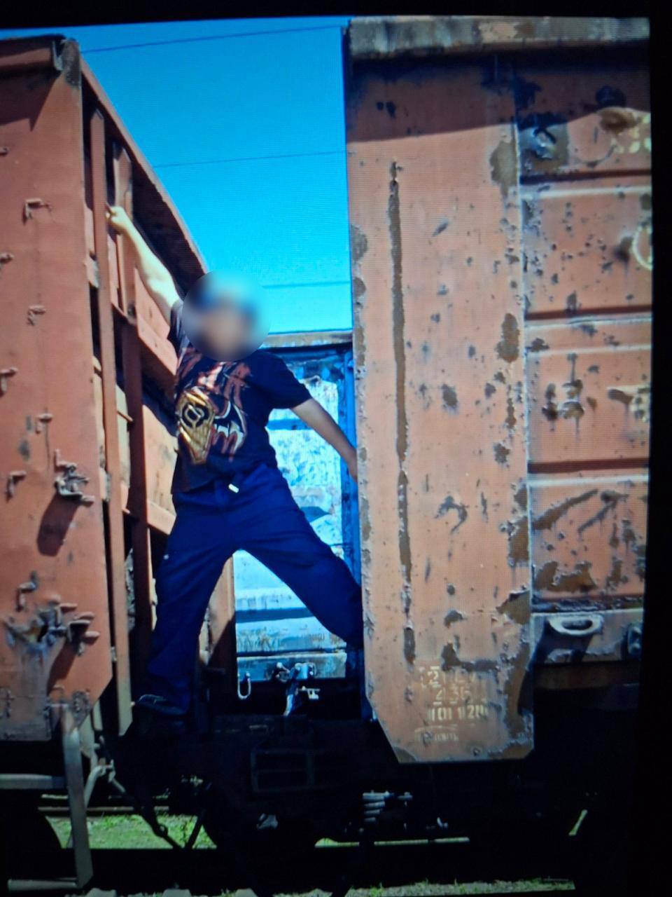 Ризикували життям заради "лайків": у Запоріжжі підлітків зняли з даху вагона. Фото: t.me/UkrzalInfo