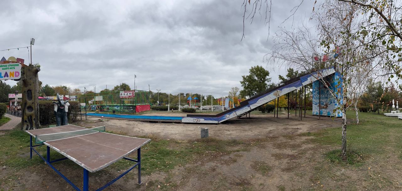 У Запоріжжі встановлюють новий атракціон.