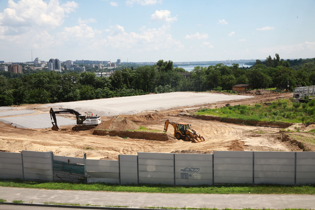 На Хортице приступили к строительству инклюзивной спортивной площадки. Фото: ЗОГА