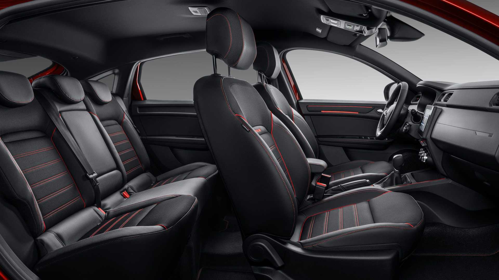 Салон будет черный с красными элементами. Фото: autocentre.ua