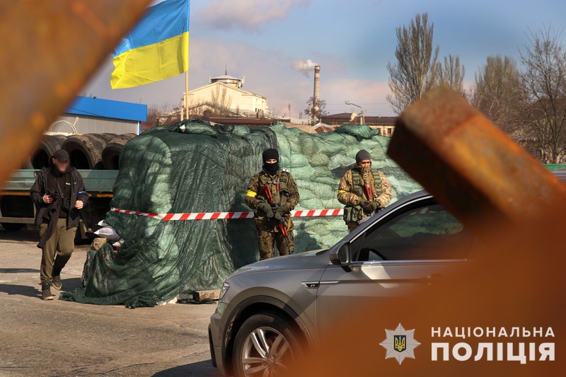 На блокпостах в Запорожье ежесуточно проверяют более двух тысяч человек. || Фото: zp.npu.gov.ua