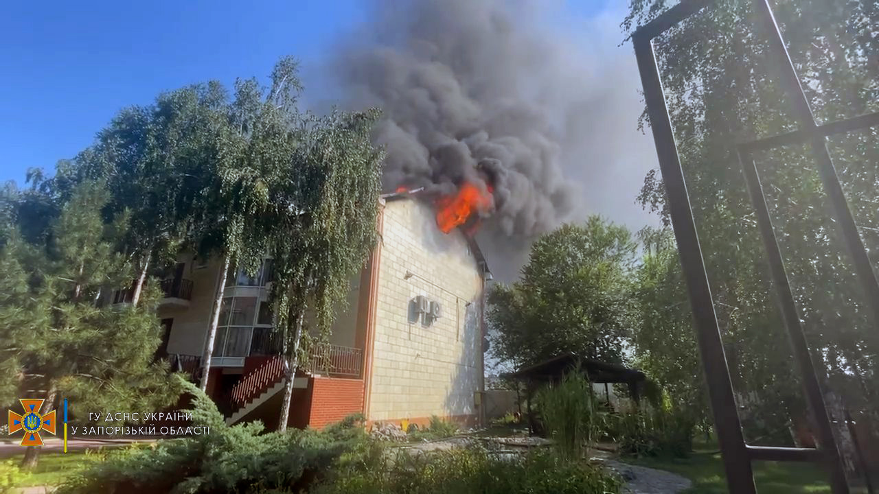 В Мелитополе горел дом в коттеджном городке. Фото: 