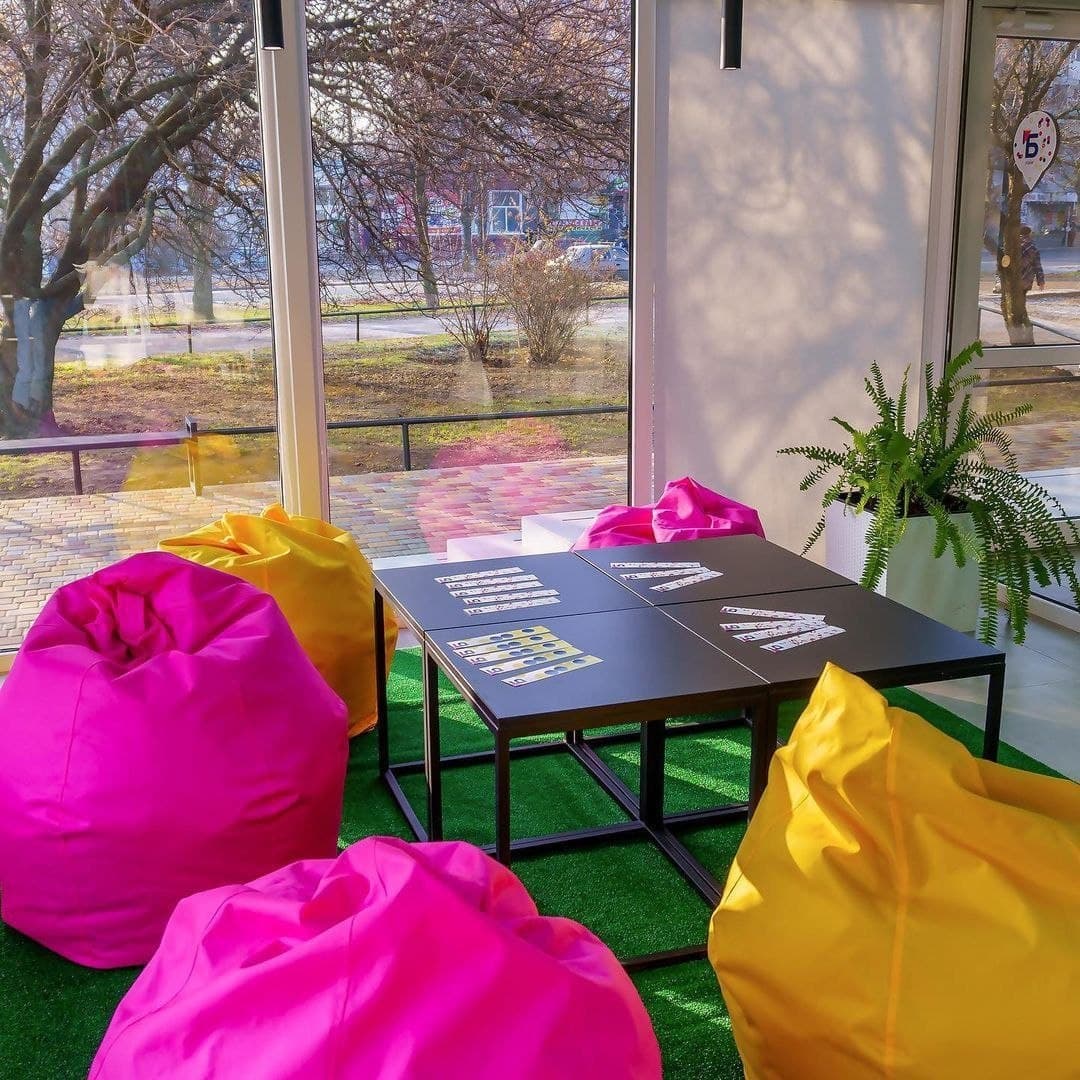 В Хортицком районе в Запорожье после реконструкции открыли современную библиотеку.