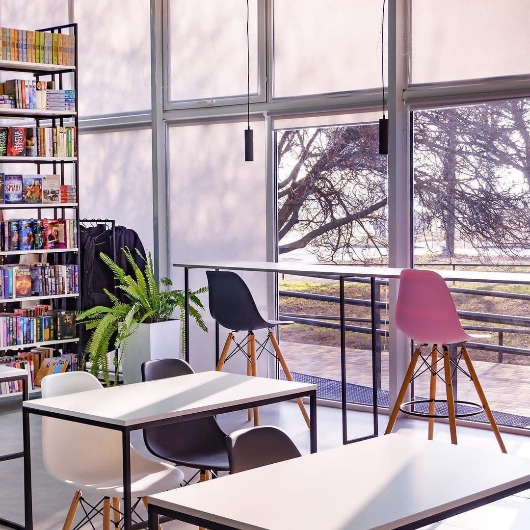 В Хортицком районе в Запорожье после реконструкции открыли современную библиотеку.