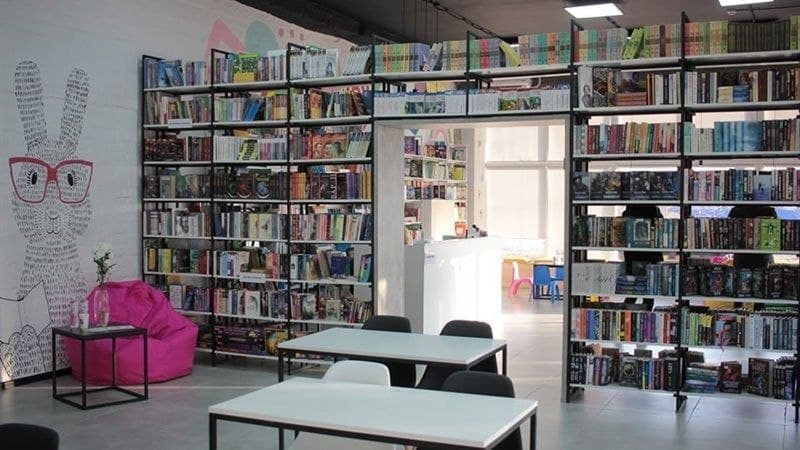 В Хортицком районе в Запорожье после реконструкции открыли современную библиотеку.