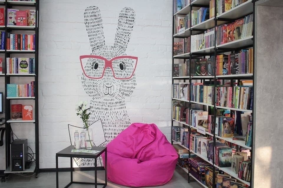 В Запорожье открыли современную библиотеку для детей: как она выглядит фото 1