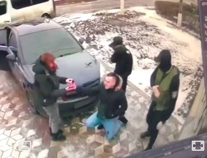 Необычное предложение руки и сердца в Мелитополе.