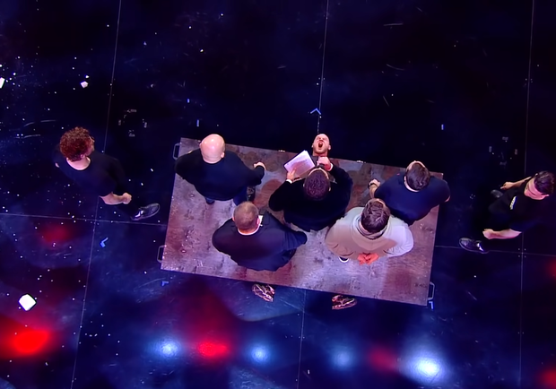Трюк с каменной плитой физрука из Запорожья на сцене "Україна має талант".