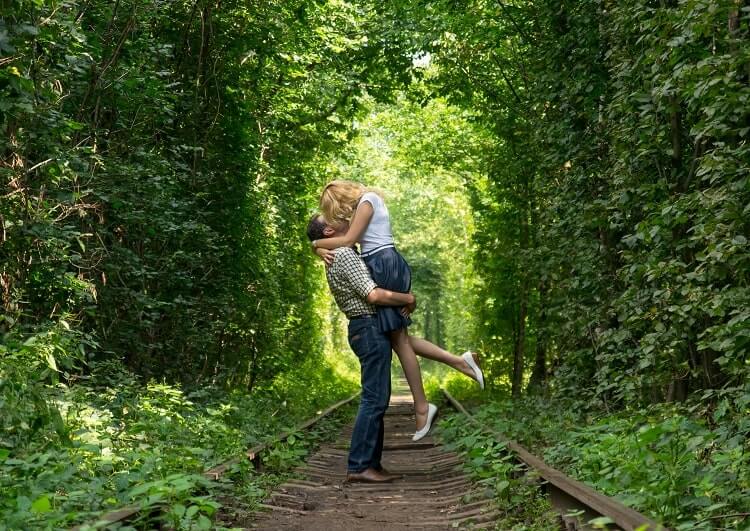 Тоннель любви в Клевани, Западная Украина/ фото: kalipsoua.com