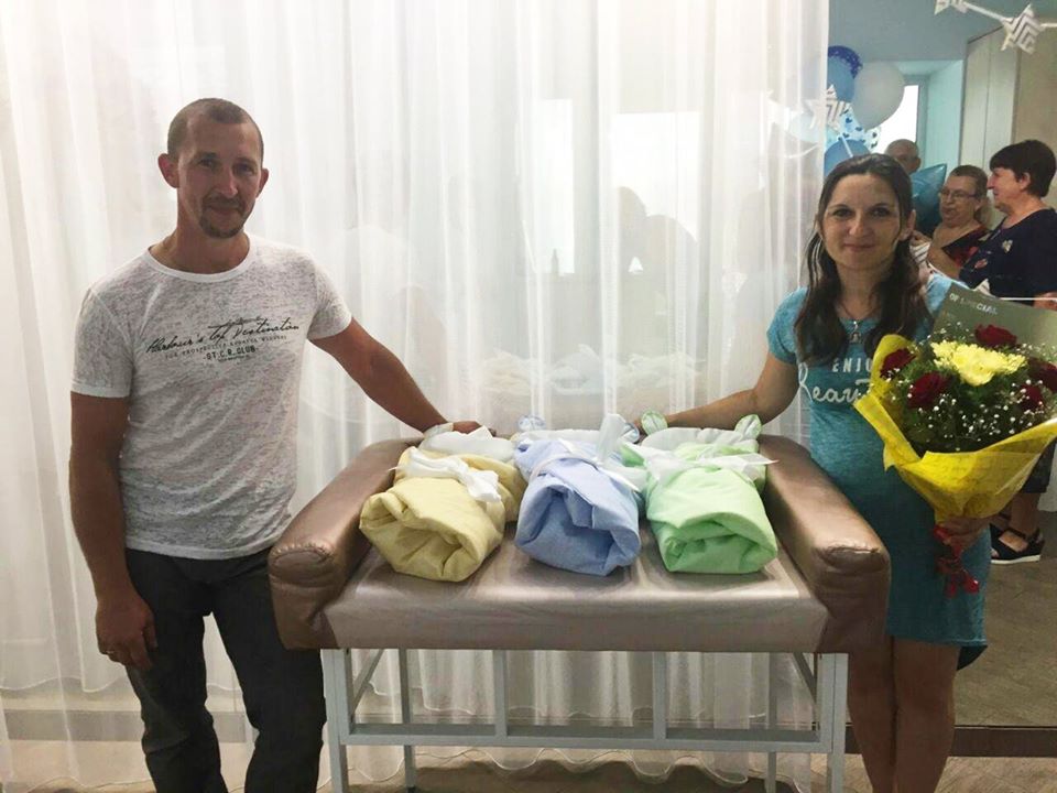 Счастливые родители / фото: fb Запорожский перинатальный центр