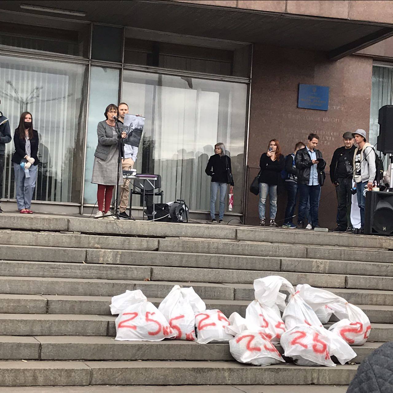 Каждый год запорожцы вдыхают сотни килограмм фильмов / фото: fb Денис Тарасов