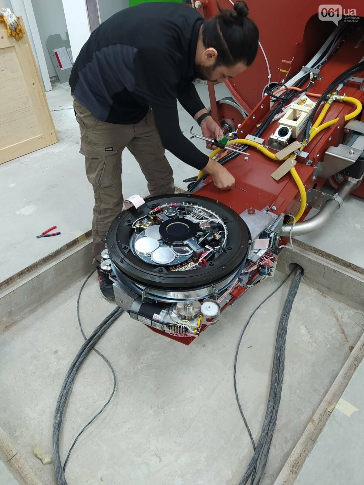 Специалисты сначала проверили его / фото: 061