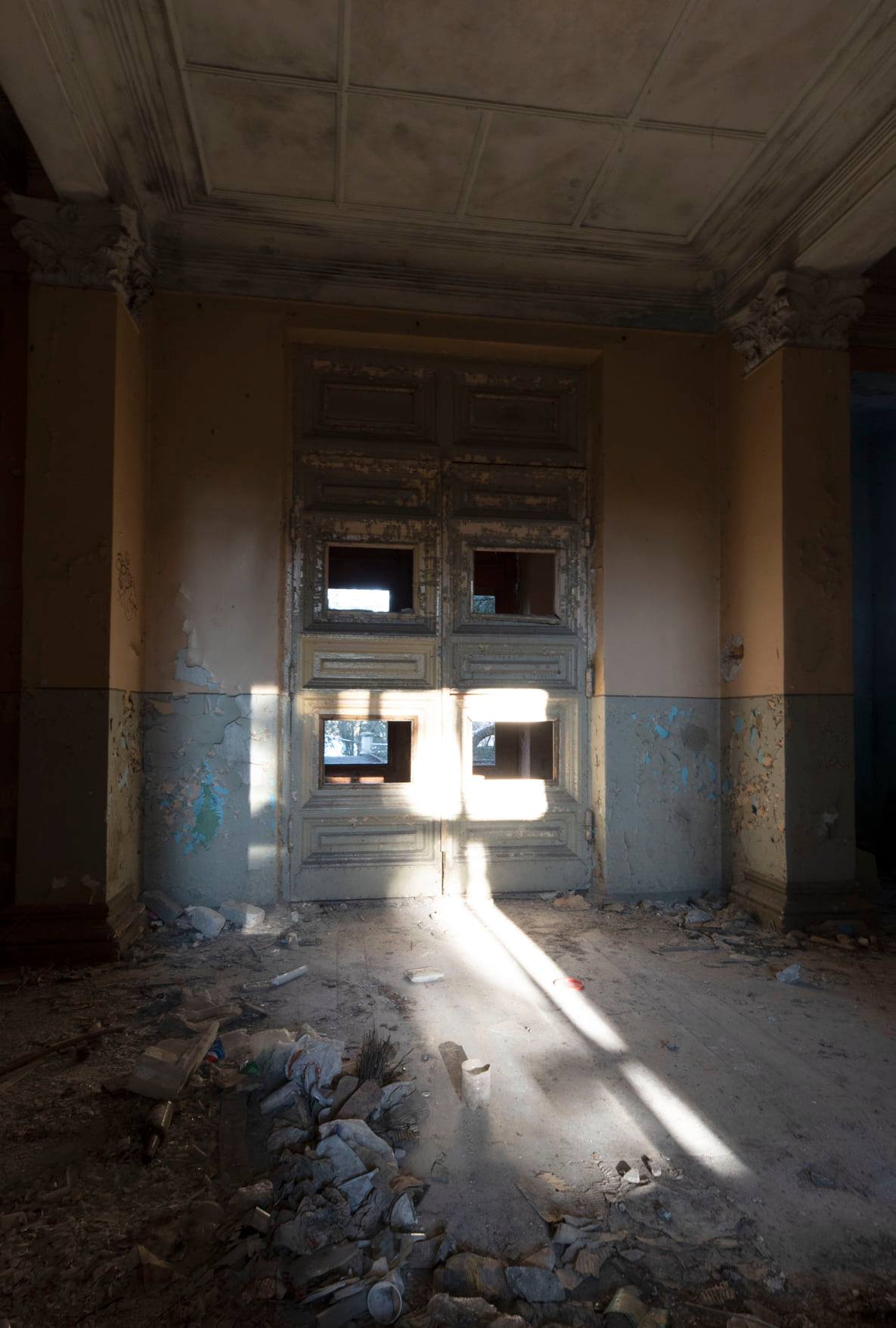 Краска со стен почти слезла / фото: fb Alexandr Arhipov