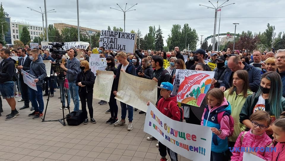 Пришли более тысячи человек  / фото: Укринформ