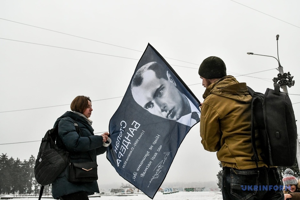 В Запорожье прошел автопробег в честь Бандеры - || фото: ukrinform.ua