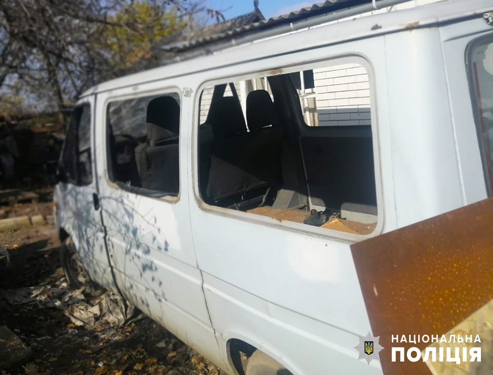 Обстрілювали з усіх видів озброєння: поліція показала наслідки ворожої атаки у Запорізькій області фото 1