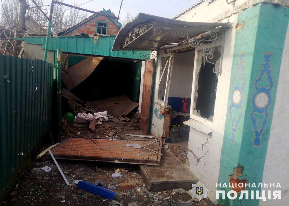 Также в домах выбиты окна –