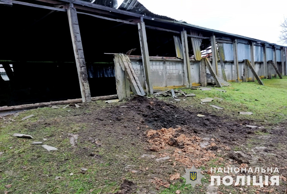 Последствия вражеского обстрела – || фото: zp.npu.gov.ua