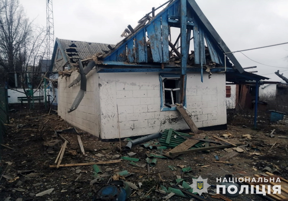 Внаслідок обстрілів пошкоджені будинки - || фото: zp.npu.gov.ua