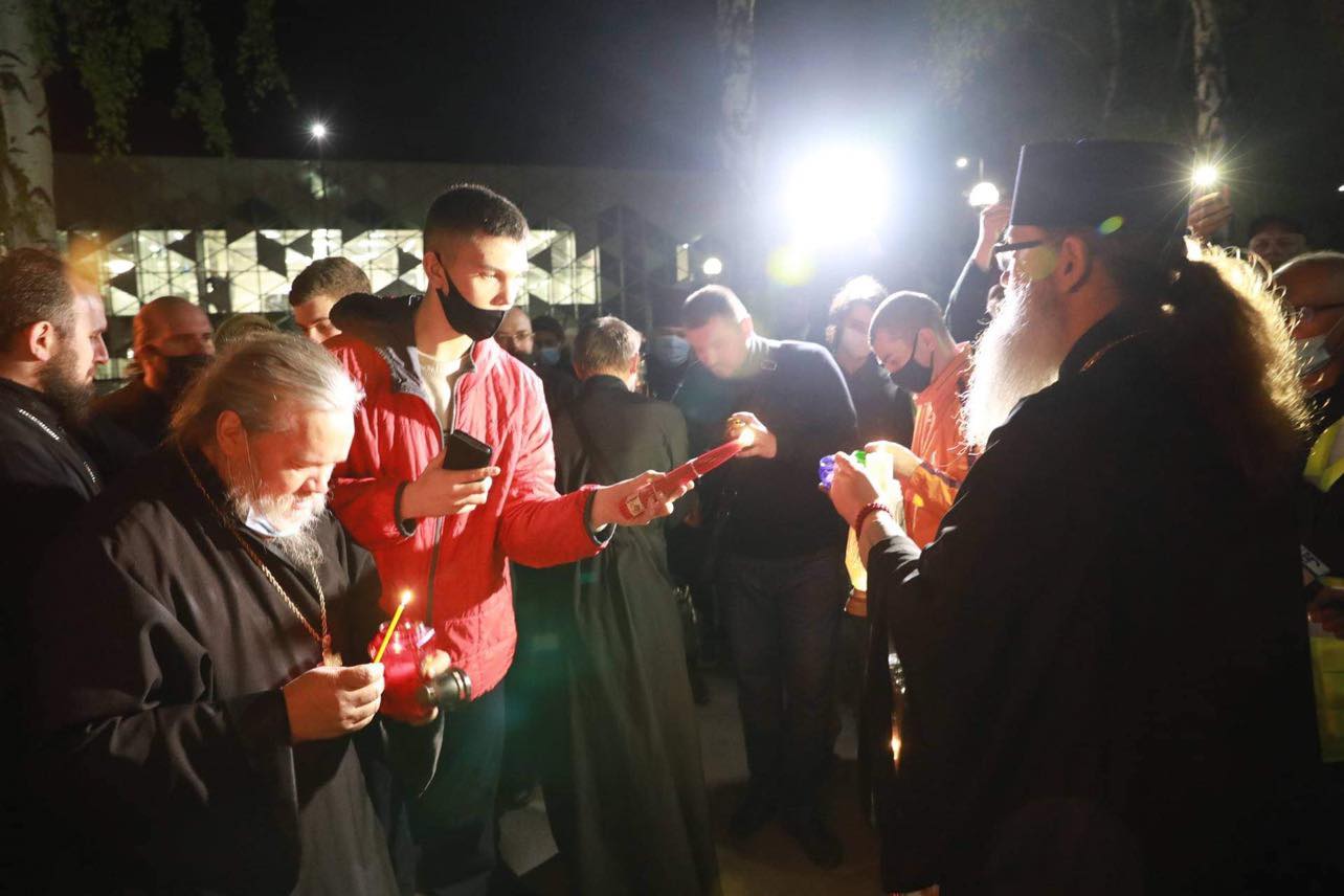 Благодатный огонь передадут в храмы - фото: fb Владимир Буряк. Официальная страница городского головы Запорожья