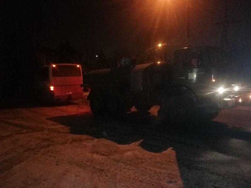 Автобус врезался в забор частного дома / фото: ГСЧС