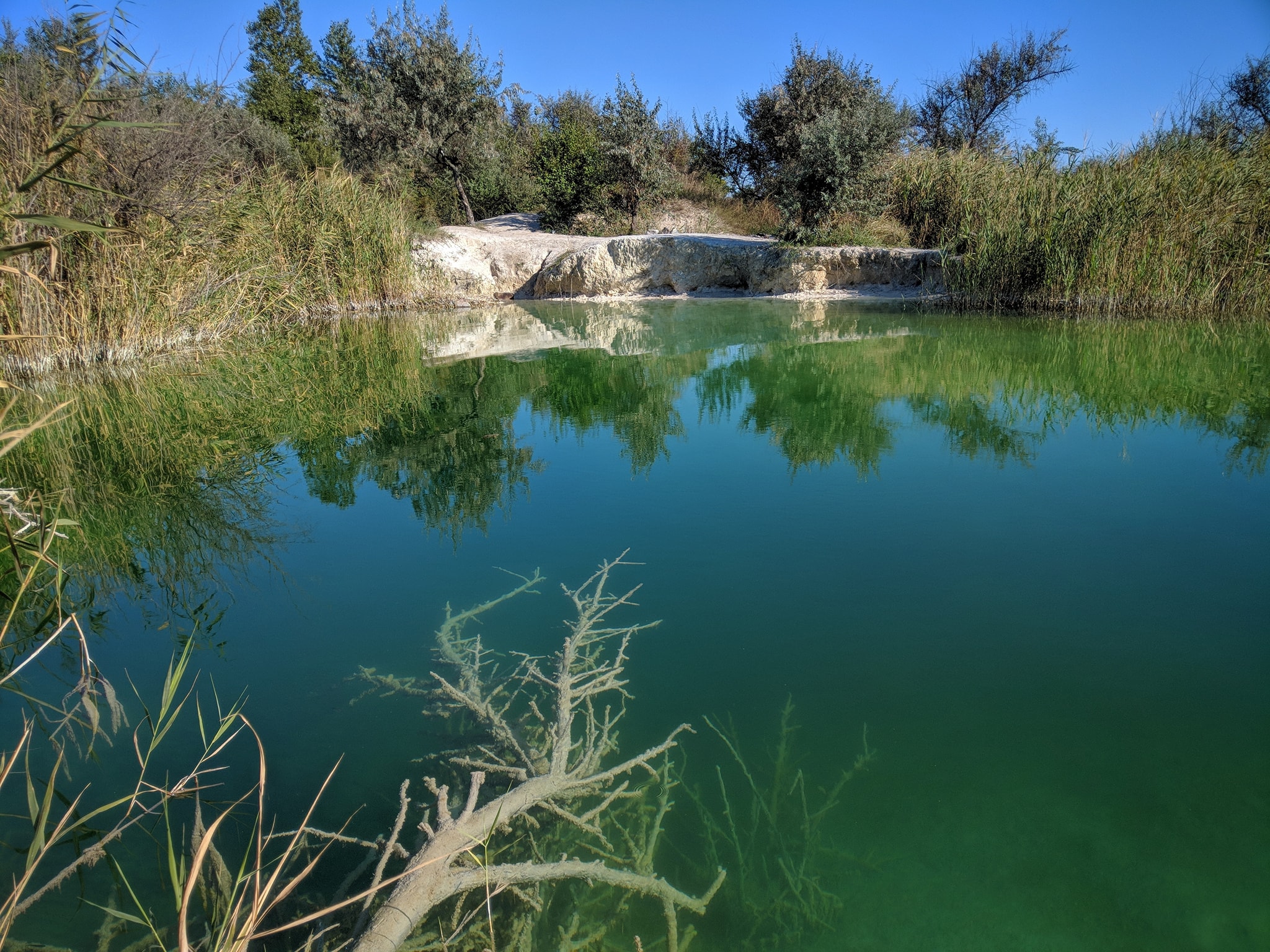 Вода здесь удивительного цвета - фото: fb Сергей Богачев